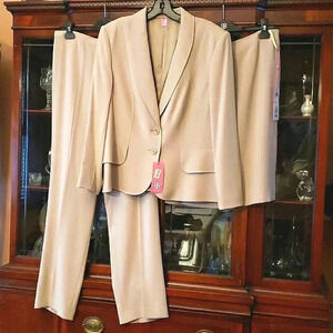 Basler 3 piece Suit NWT Beige size 38/40
